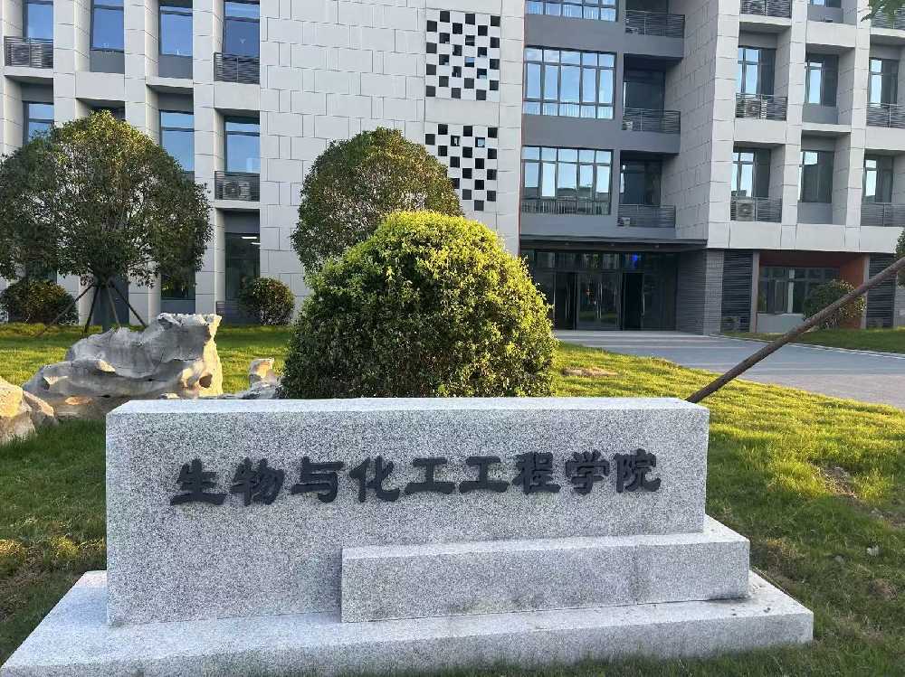 钦南区扬州职业大学体育场高杆灯项目